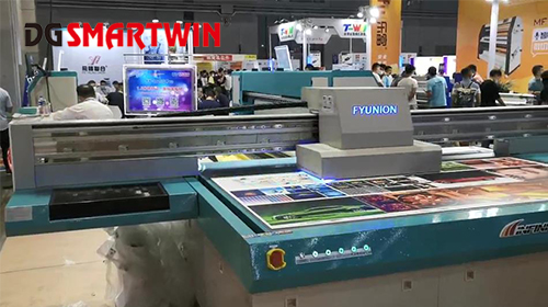 全自動UV數(shù)碼噴繪機應(yīng)用案例