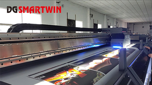 大幅面UV打印設(shè)備應(yīng)用案例
